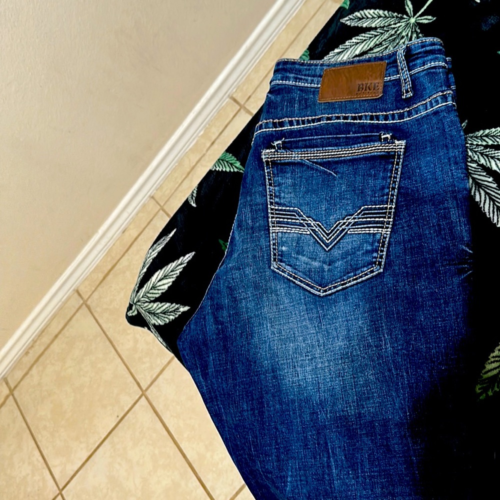 Size 38 buckle shorta 2 XL american fighter shirts